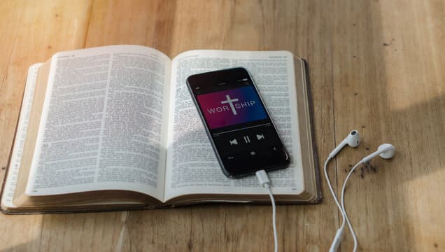Inspiration Through Technology: 3 Essential Youth Ministry Apps